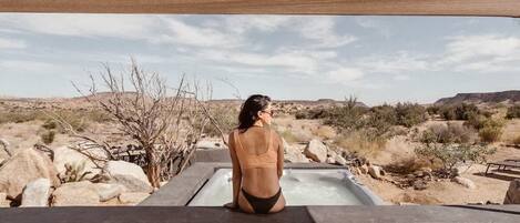 Tina de hidromasaje al aire libre