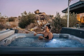 Tina de hidromasaje al aire libre