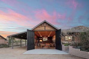 Exterior - The Raven By The Cohost Company (Pioneertown)