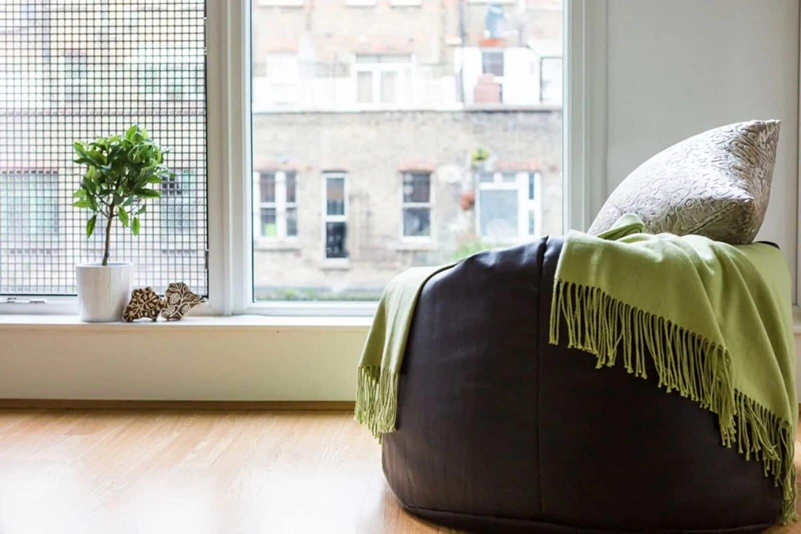 Cortinas blackout, tabla de planchar con plancha y wifi gratis 