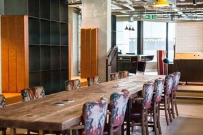 Coin salon dans le hall