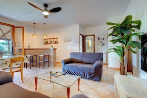 Smart TV, books - Sole d'Oro House with Panoramic Sea + Parking (Norsi)