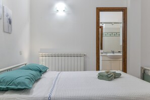 3 chambres, bureau, fer et planche à repasser, Wi-Fi gratuit
