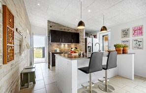 Fridge, microwave, oven, stovetop - Pet friendly home in Ebeltoft with sauna (Ebeltoft)
