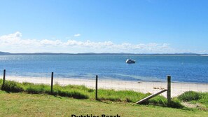 Beach nearby - Nest on Nelson, 7 Nelson St - boat parking, Wi-Fi, games room (Nelson Bay)