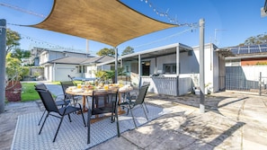 Outdoor dining - Nest on Nelson, 7 Nelson St - boat parking, Wi-Fi, games room (Nelson Bay)