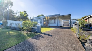 Exterior - Nest on Nelson, 7 Nelson St - boat parking, Wi-Fi, games room (Nelson Bay)