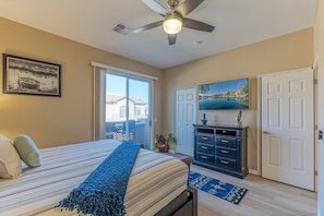 2 bedrooms, desk, iron/ironing board, free WiFi - Superstition Lakes Condo, A+ Lake View, Gated Comm w/Htd POOL & Spa, Walk to Mall & Theater (Mesa)