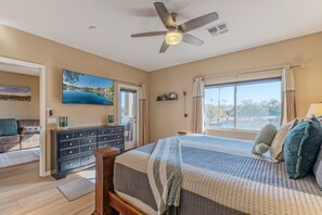2 bedrooms, desk, iron/ironing board, free WiFi - Superstition Lakes Condo, A+ Lake View, Gated Comm w/Htd POOL & Spa, Walk to Mall & Theater (Mesa)