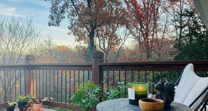 Charming 3-bedroom lake cottage in Cedar Hill