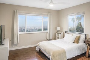 5 bedrooms, desk, iron/ironing board, free WiFi - Spacious Home with Amazing Skyline & Mountain Views (Lomita)