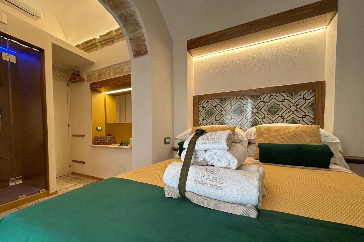 Deluxe Double Room, Patio, City View | Free minibar items, soundproofing, free WiFi, bed sheets