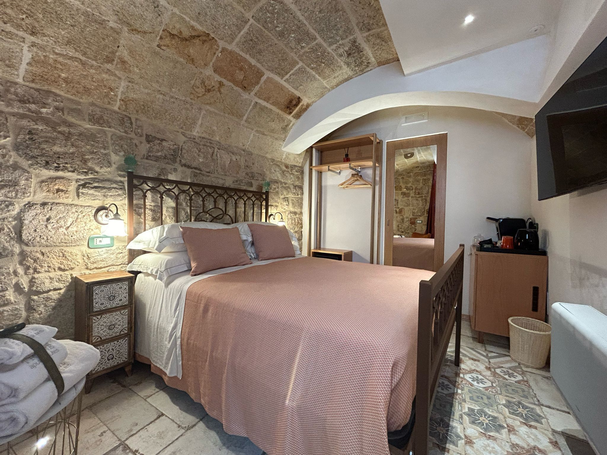 Deluxe Double Room, Ground Floor | Minibar (some free items), soundproofing, WiFi (free), bed sheets