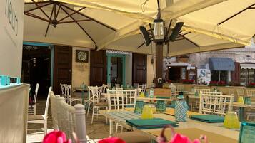 2 Restaurants, Frühstück, Mittagessen, Abendessen, mediterrane Küche