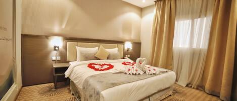 1 bedroom, premium bedding, blackout drapes, free WiFi