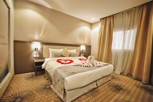 Roupas de cama premium, cortinas blackout, Wi-Fi de cortesia