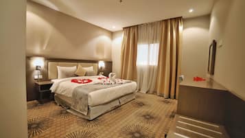Quarto standard, vista para a cidade | Roupas de cama premium, cortinas blackout, Wi-Fi de cortesia