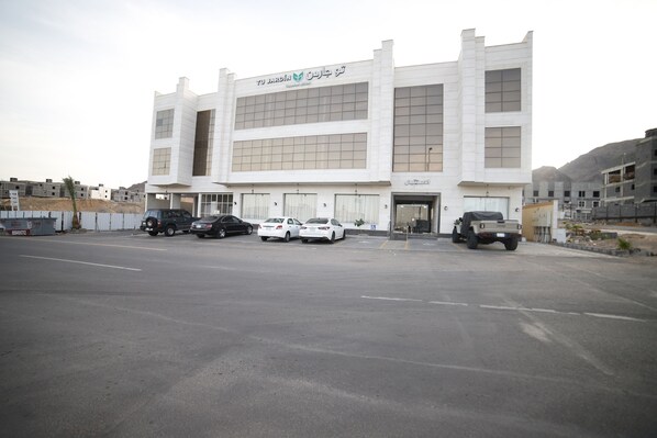 Front of property -  Tabba Residential suites اجنحه طابه السكنيه (Madinah)