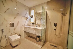 Standard Room, City View | Bathroom | Shower, rainfall showerhead, slippers, bidet -  Tabba Residential suites اجنحه طابه السكنيه (Madinah)