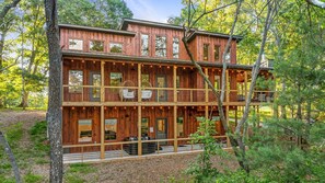 Exterior - NEW Modern Cabin, 5 Miles to Blue Ridge, Hot Tub, Media Room, Game Room (Blue Ridge)