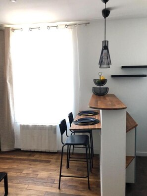 Dining - Cozy and good standing apartment (Fontenay-sous-Bois)