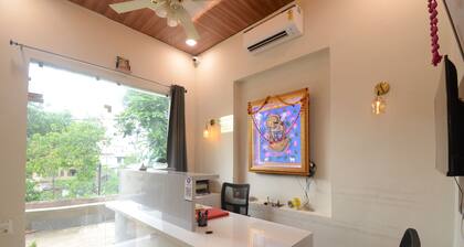 Hotel Shri Dhwaja Inn