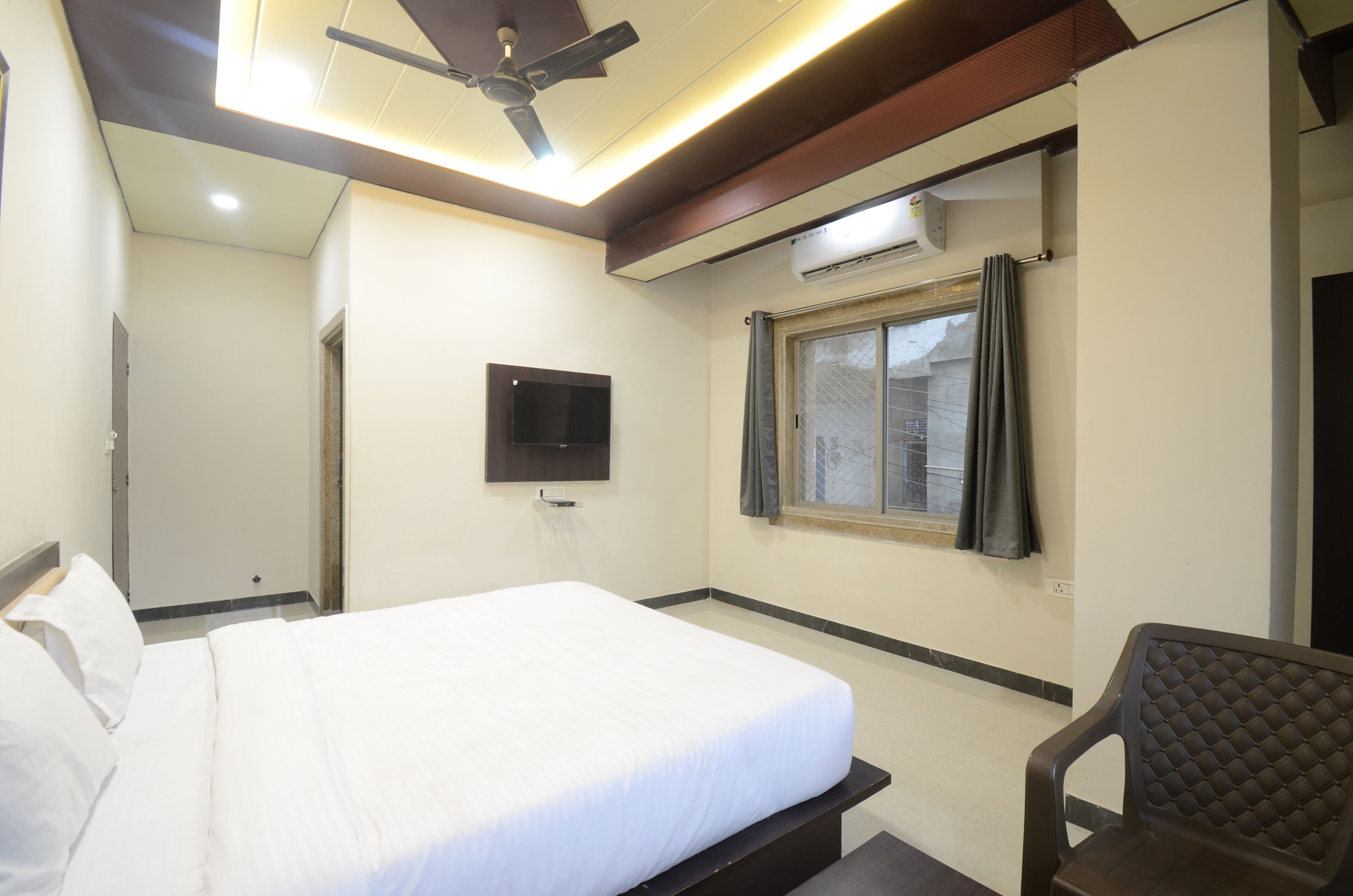 Bureau, chambres insonorisées, Wi-Fi gratuit, draps fournis