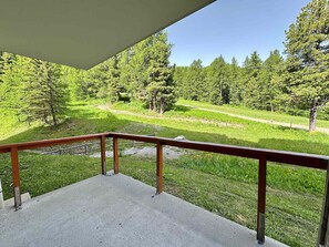 Property grounds - 1-bedroom apartment, ski-in/ski-out, pool, up to 4 guests (Vars)