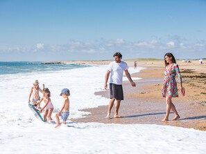 På stranden