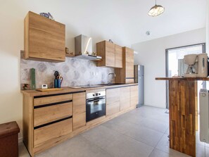 Kühlschrank, Mikrowelle, Ofen, Geschirrspüler