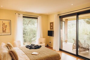 5 bedrooms, WiFi, bed sheets