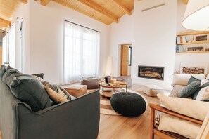 Smart TV, fireplace, books, printers