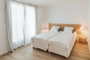 5 bedrooms, desk, iron/ironing board, free WiFi