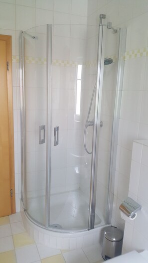 Hair dryer, towels, soap, toilet paper - Ferienwohnung im Schönen Ilzer Land, in Nähe des Bayerischen Wald (Hutthurm)