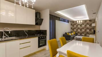 Biệt thự, quang cảnh vườn | Bếp riêng | Tủ lạnh, lò nướng, bếp nấu, dụng cụ nấu nướng/bát dĩa/dao nĩa
