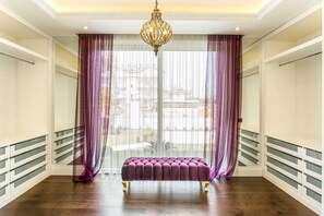 85-inch LCD TV with satellite channels - Tulpar Ay Villaları (Kemer)