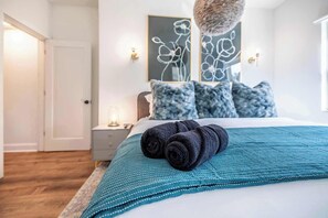 3 soveværelser, skrivebord, strygejern/strygebræt, weekendseng