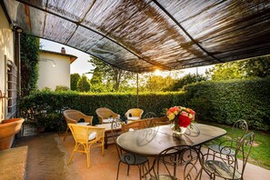 Outdoor dining - Country Resort Tavarnelle #2- by Belcantovillas (Tavarnelle Val Di Pesa)
