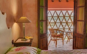 2 habitaciones, tabla de planchar con plancha y cuna de viaje 