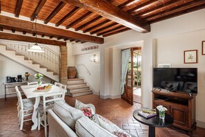 TV, fireplace - Country Resort Tavarnelle #4 - by Belcantovillas (Tavarnelle Val Di Pesa)