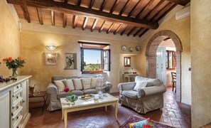 TV, fireplace - Country Resort Tavarnelle #6 - by Belcantovillas (Tavarnelle Val Di Pesa)