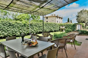 Outdoor dining - Country Resort Tavarnelle #6 - by Belcantovillas (Tavarnelle Val Di Pesa)