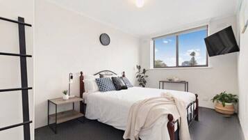 2 bedrooms, iron/ironing board, WiFi, bed sheets