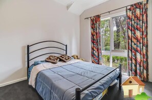 2 chambres, fer et planche à repasser, Wi-Fi, draps fournis