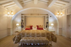 6 habitaciones, tabla de planchar con plancha y cuna de viaje 