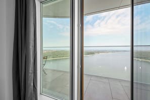 Interior - 35th Floor Panorama Ocean View Apartment (Aarhus)