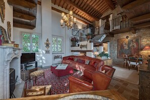 TV, fireplace, DVD player, stereo - Luxury Pool Villa Oliveto - Belcantovillas (Pieve Di San Pancrazio)