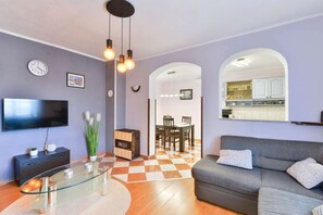 TV - Holiday home Beata (Posedarje)