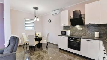 Fridge, paper towels