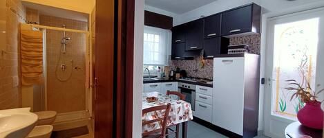 Réfrigérateur, four, plaque de cuisson, lave-vaisselle